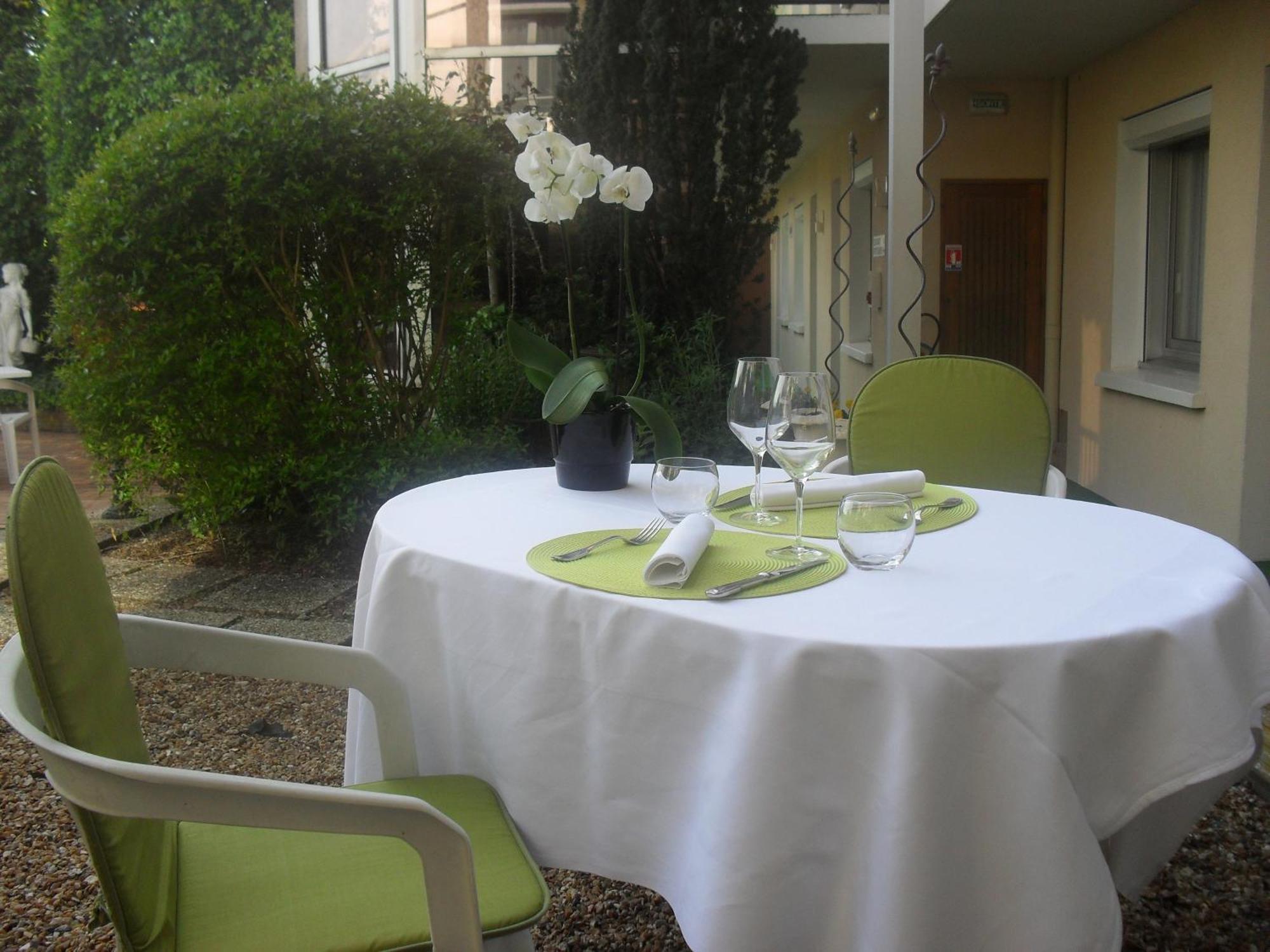 Contact Hotel De France Contres-Beauval-Cheverny Le Controis-en-Sologne Bagian luar foto